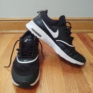 Nike Women's Black and White Sneakers